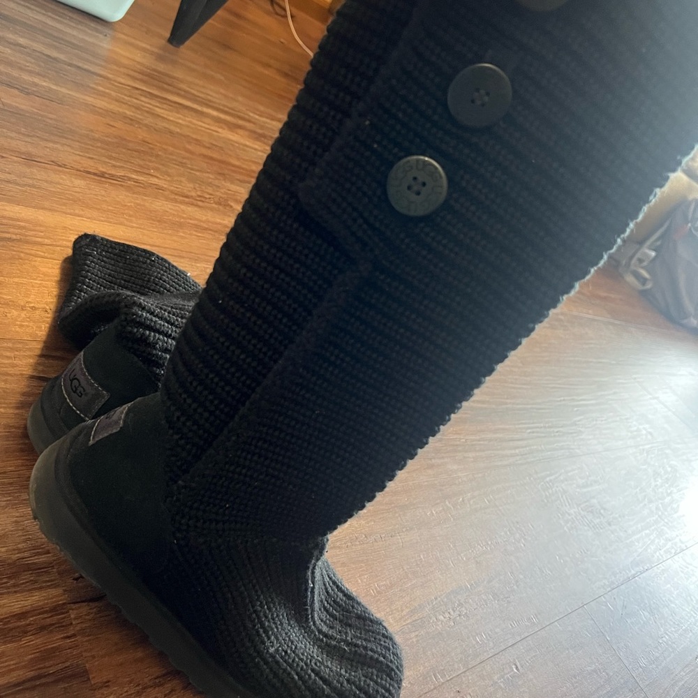 UGG